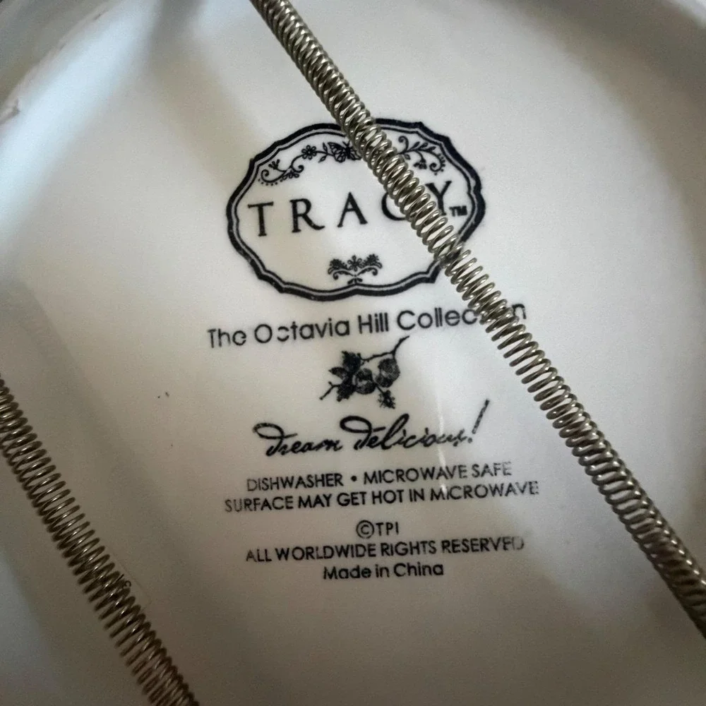Tracy The Octavia Hill Collection‎ Red Floral Salad Plates Set of 4 Gold Rim 8